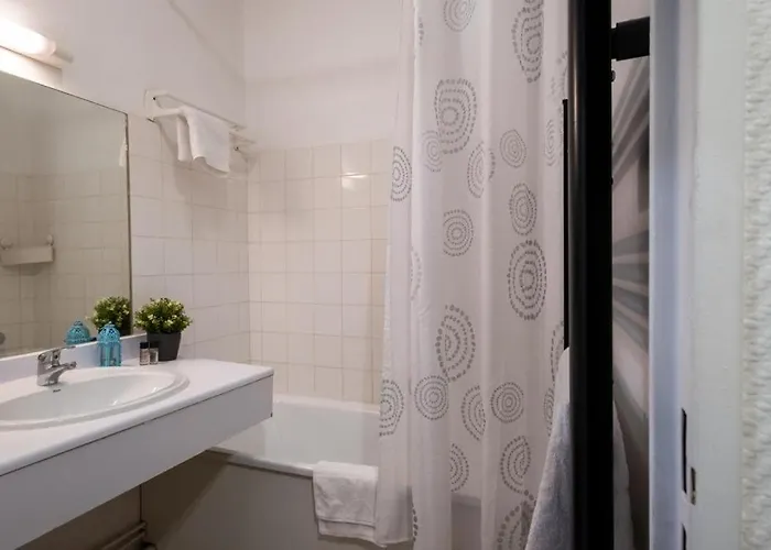 T1 With Loggiajapanese Garden-tbs *